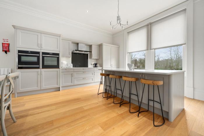 white hart hotel and apartments