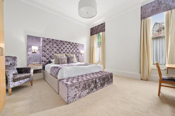 white hart hotel and apartments