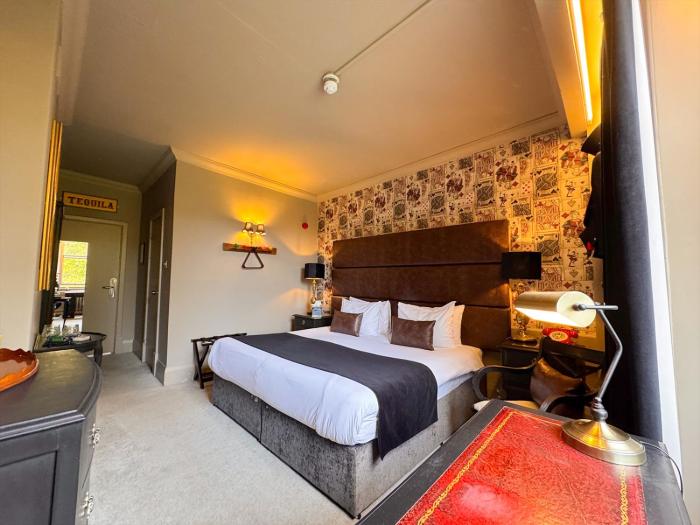 white hart hotel and apartments