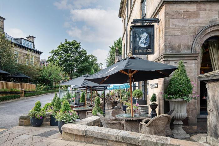 white hart hotel and apartments
