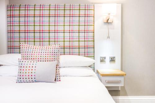 white hart hotel and apartments