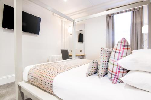 white hart hotel and apartments