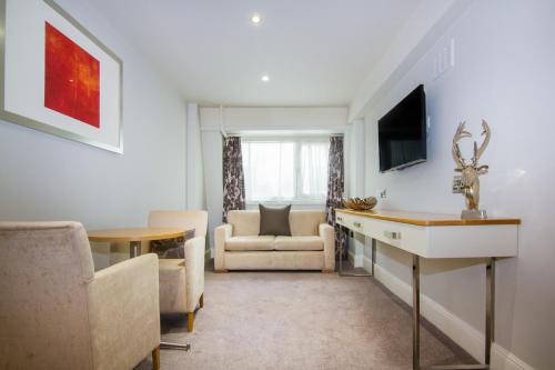 white hart hotel and apartments