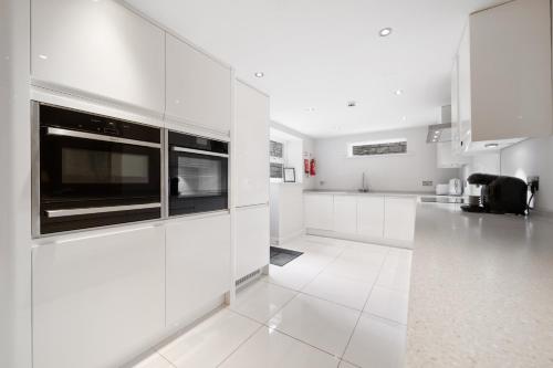 white hart hotel and apartments