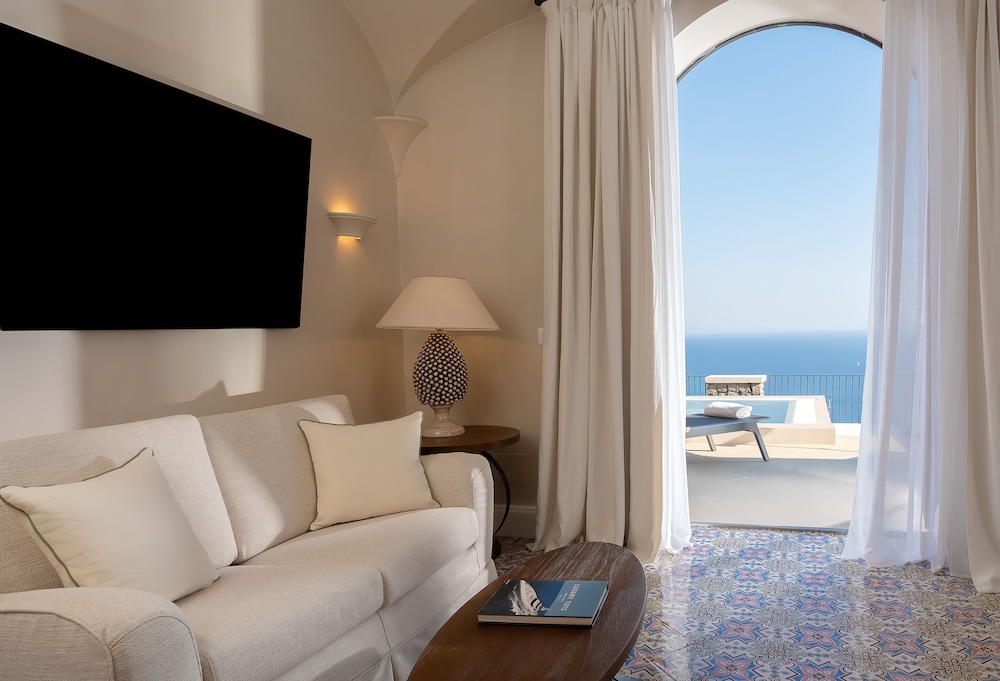 furore grand hotel