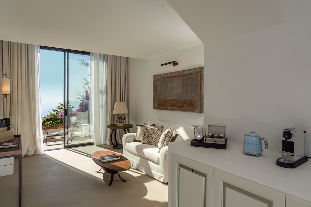 furore grand hotel