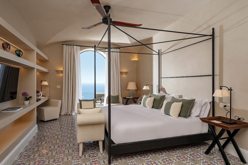 furore grand hotel