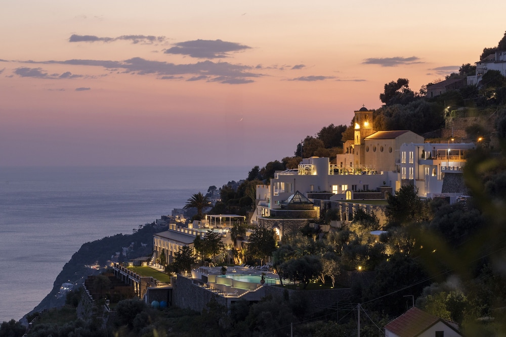 furore grand hotel