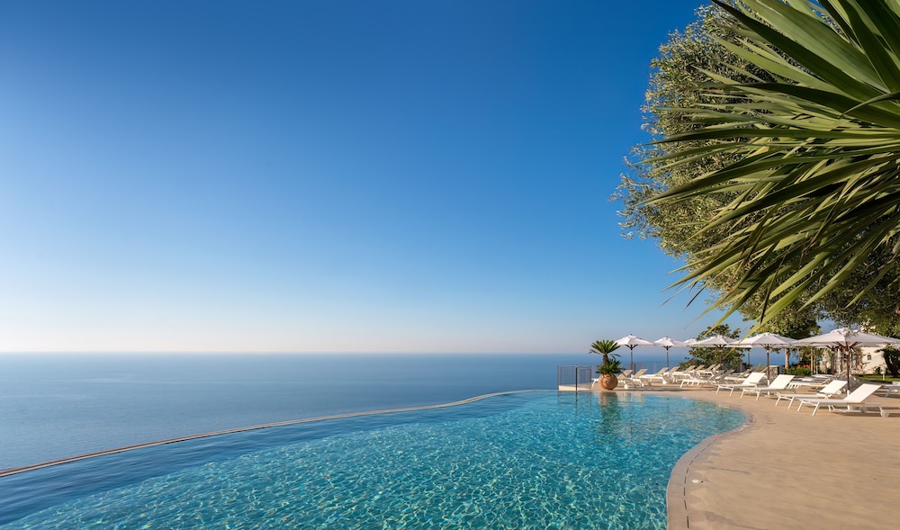 furore grand hotel