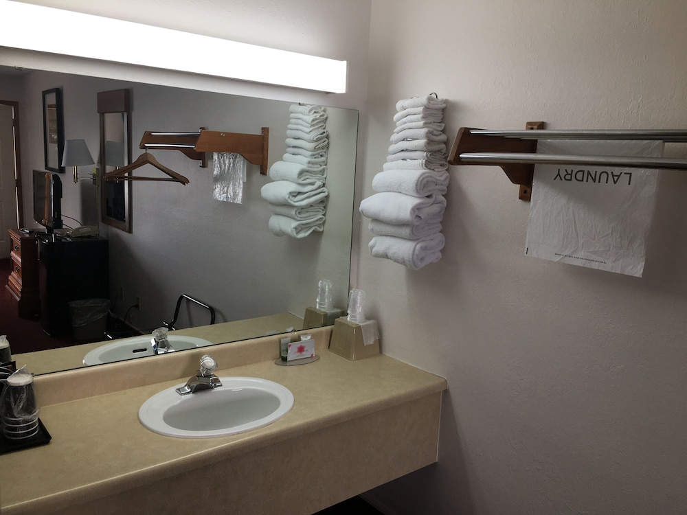 twelve oaks inn