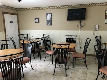 twelve oaks inn