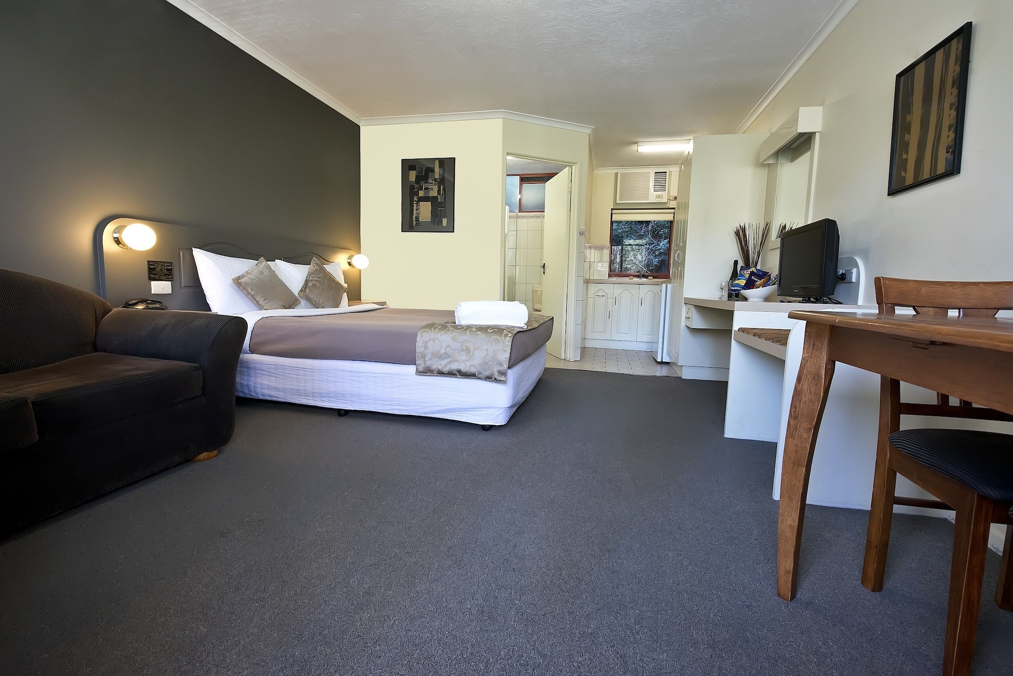 lorne coachman inn