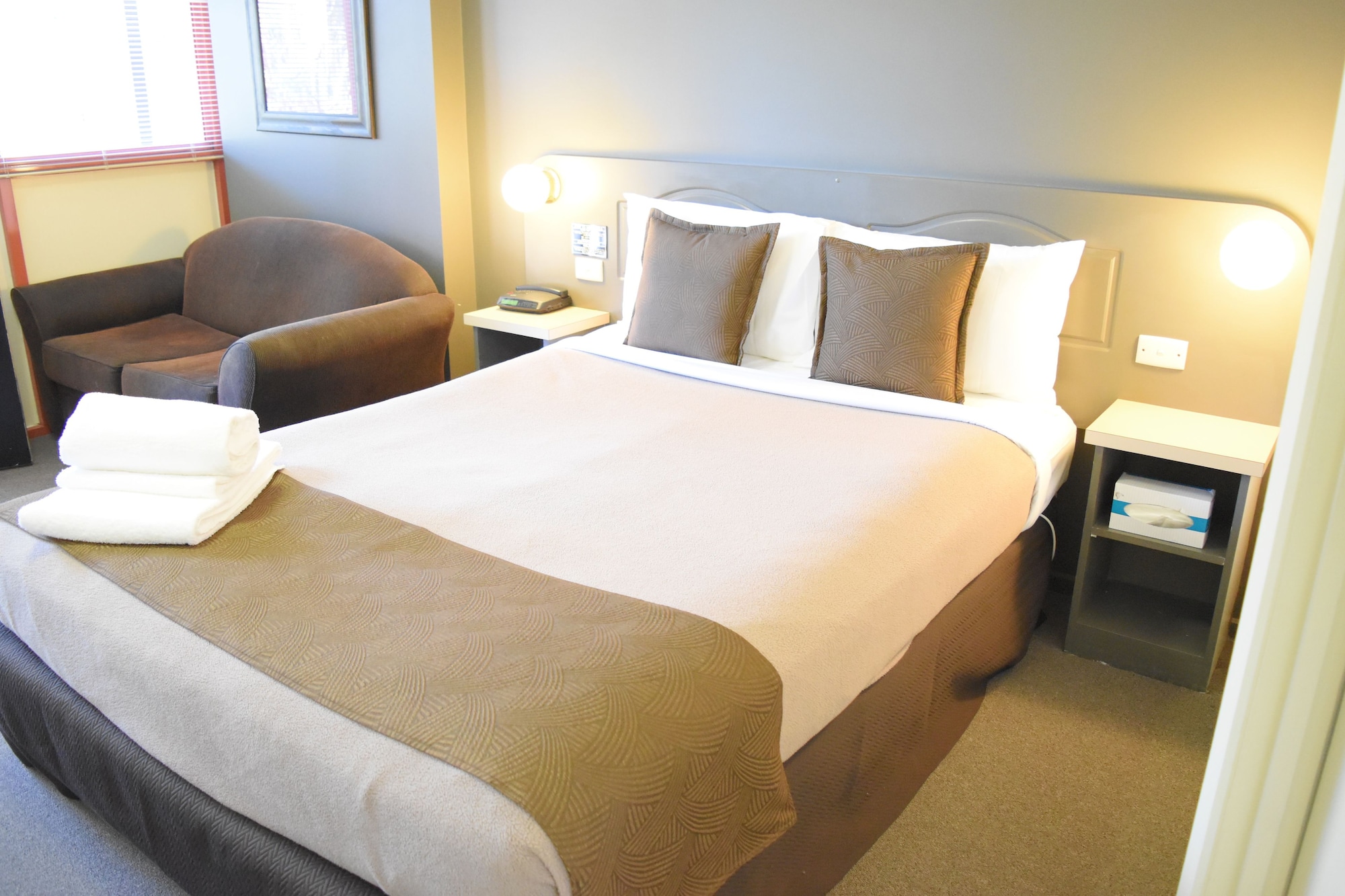lorne coachman inn