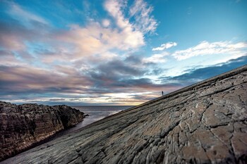 edge of the avalon inn