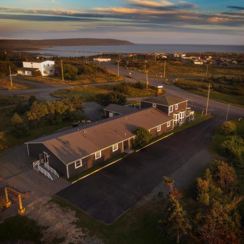 edge of the avalon inn