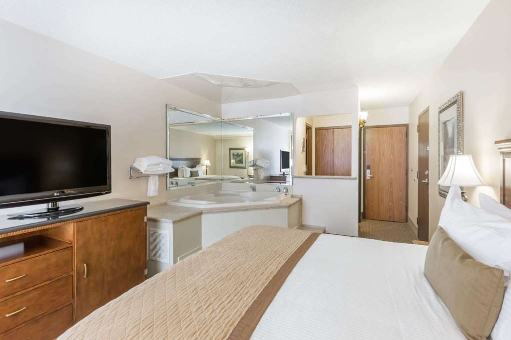 wyndham riverfront little rock