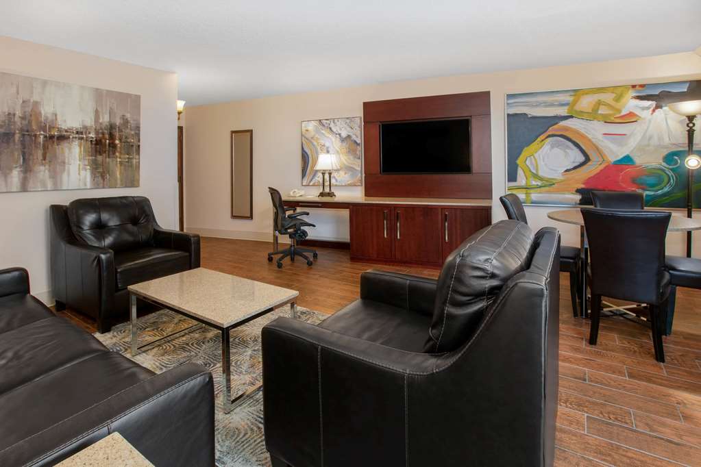 wyndham riverfront little rock