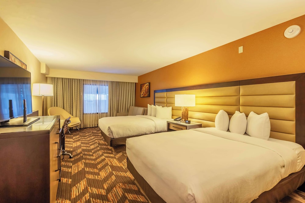 Doubletree By Hilton Hotel Lawrence,,4 star