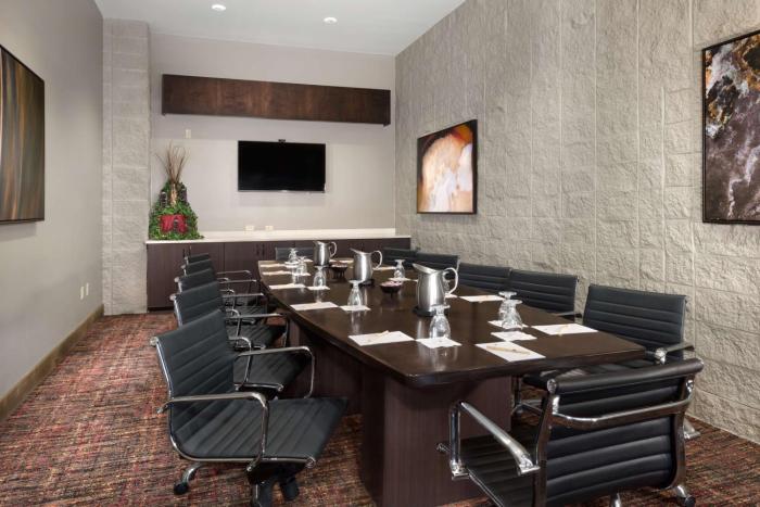 doubletree by hilton hotel lawrence