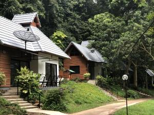 sappraiwan elephant resort and sanctuary