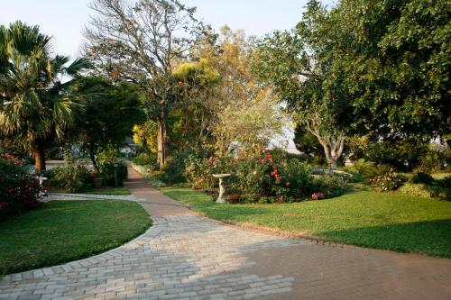 dusk to dawn guesthouse