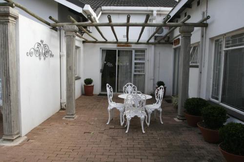 dusk to dawn guesthouse