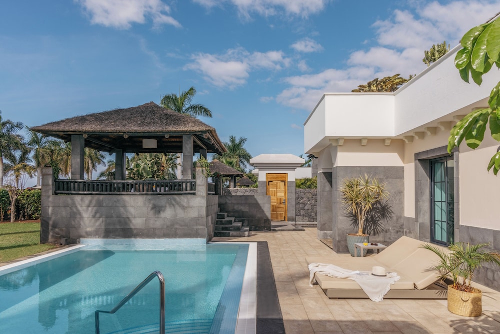 redlevel at gran melia palacio de isora adults only