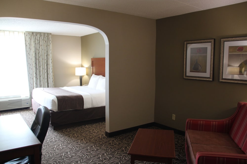 clarion inn and suites university area
