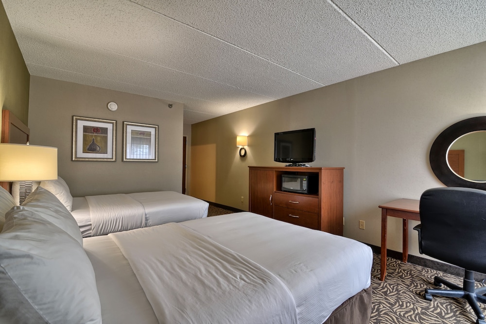 clarion inn and suites university area