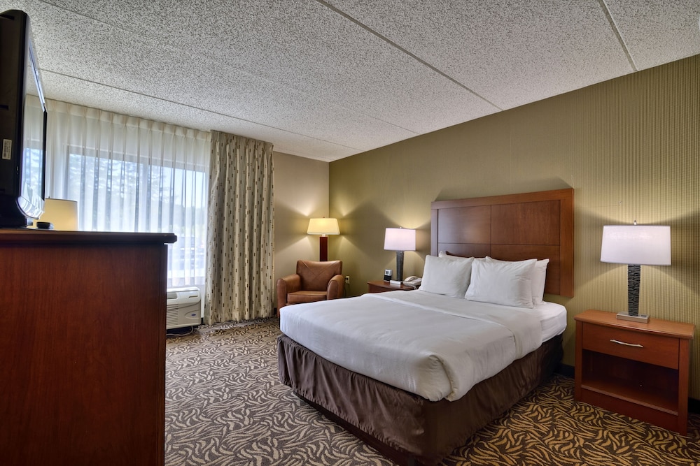 clarion inn and suites university area