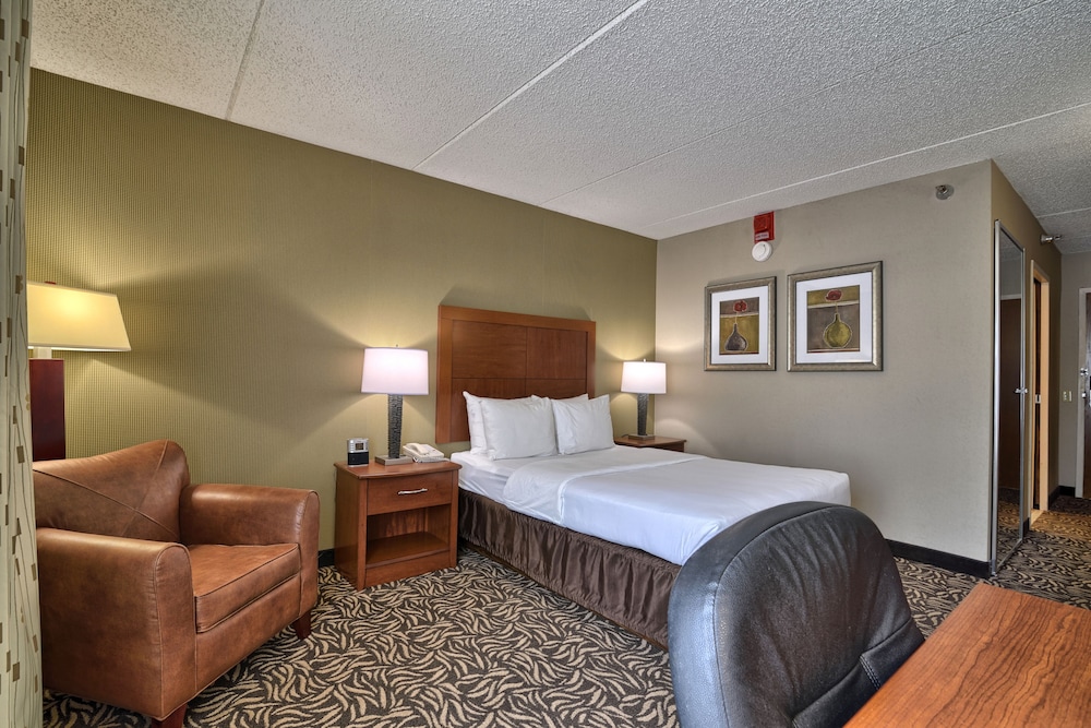 clarion inn and suites university area
