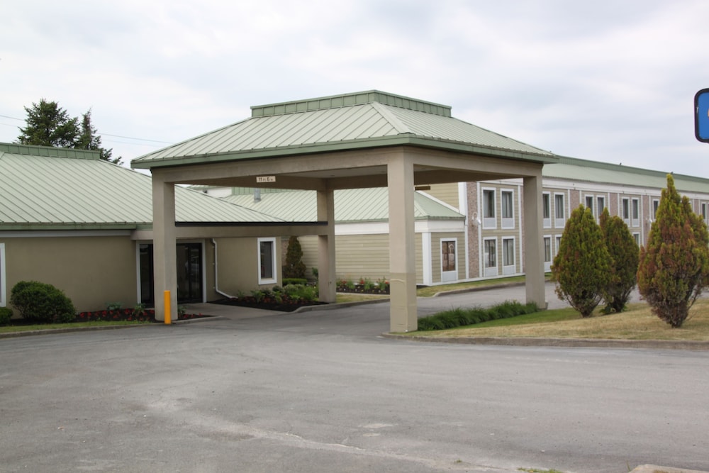 clarion inn and suites university area