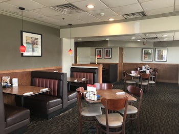 clarion inn and suites university area