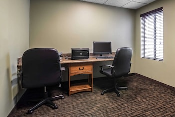 clarion inn and suites university area