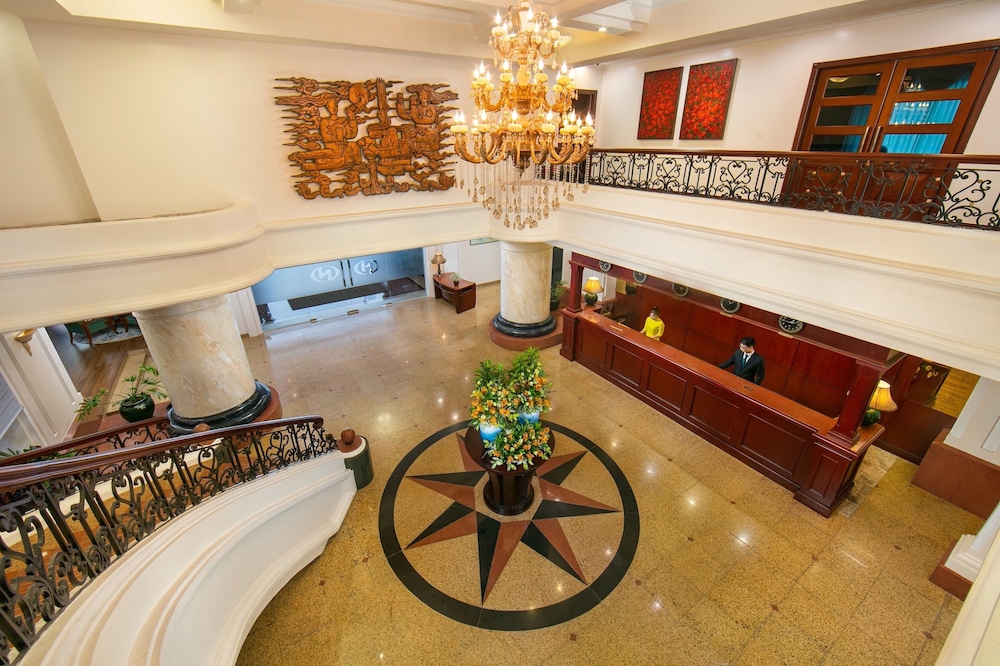 the tray hotel