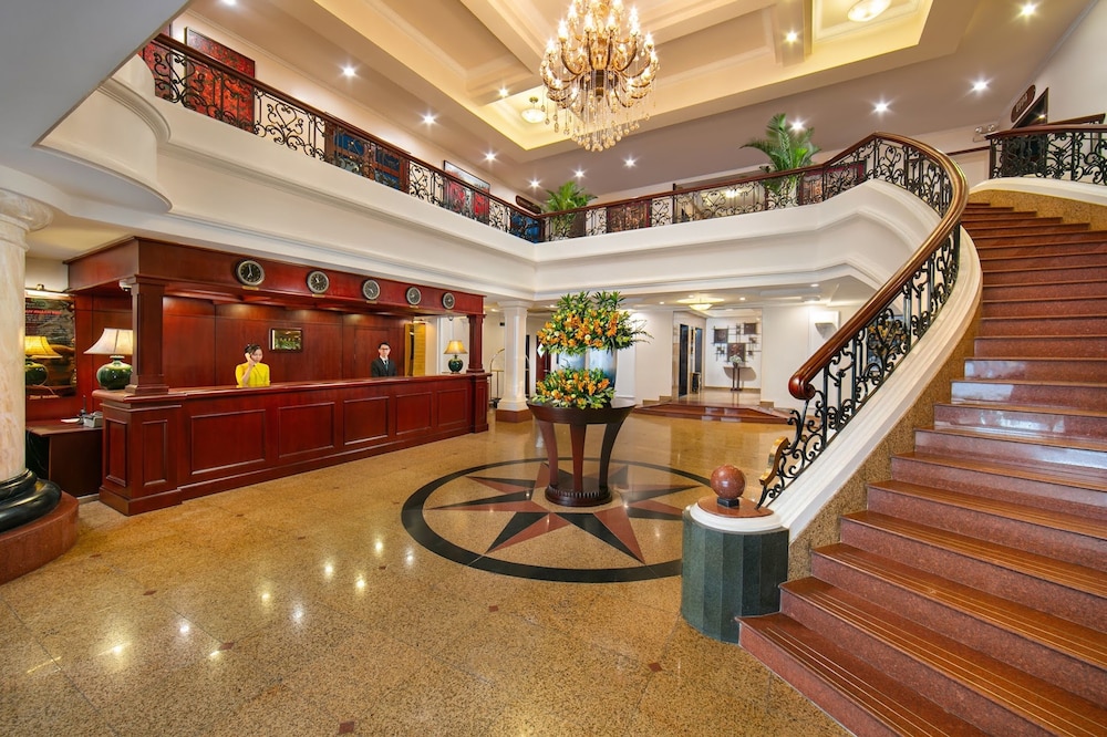the tray hotel
