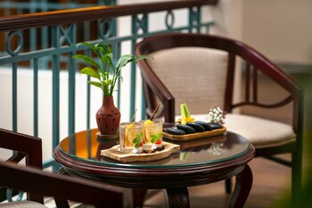 the tray hotel