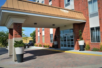 waterloo suites hotel trademark collection by wyndham