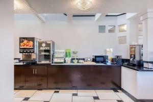 quality inn and suites albuquerque north near balloon fiesta park