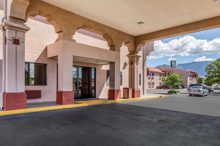 quality inn and suites albuquerque north near balloon fiesta park
