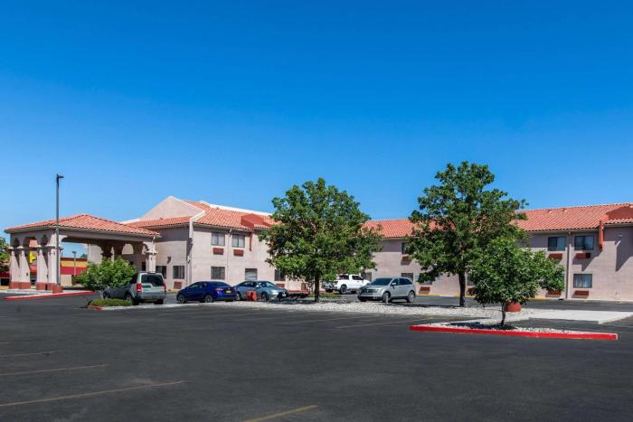 quality inn and suites albuquerque north near balloon fiesta park