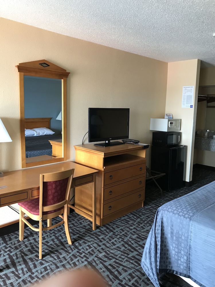 carolina inn and suites of lake norman