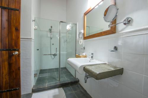 Kalu's Hideaway Udawalawe,Haputale>>Hambantota,3 star