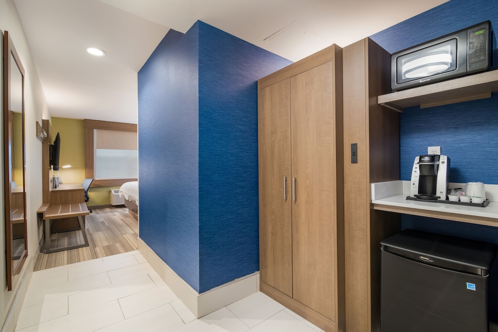 holiday inn express plymouth by ihg