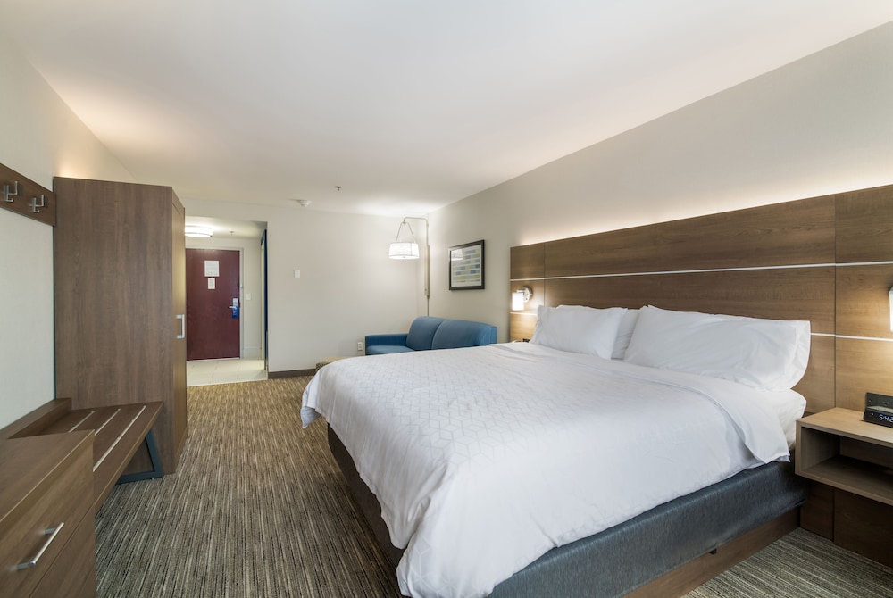 holiday inn express plymouth by ihg