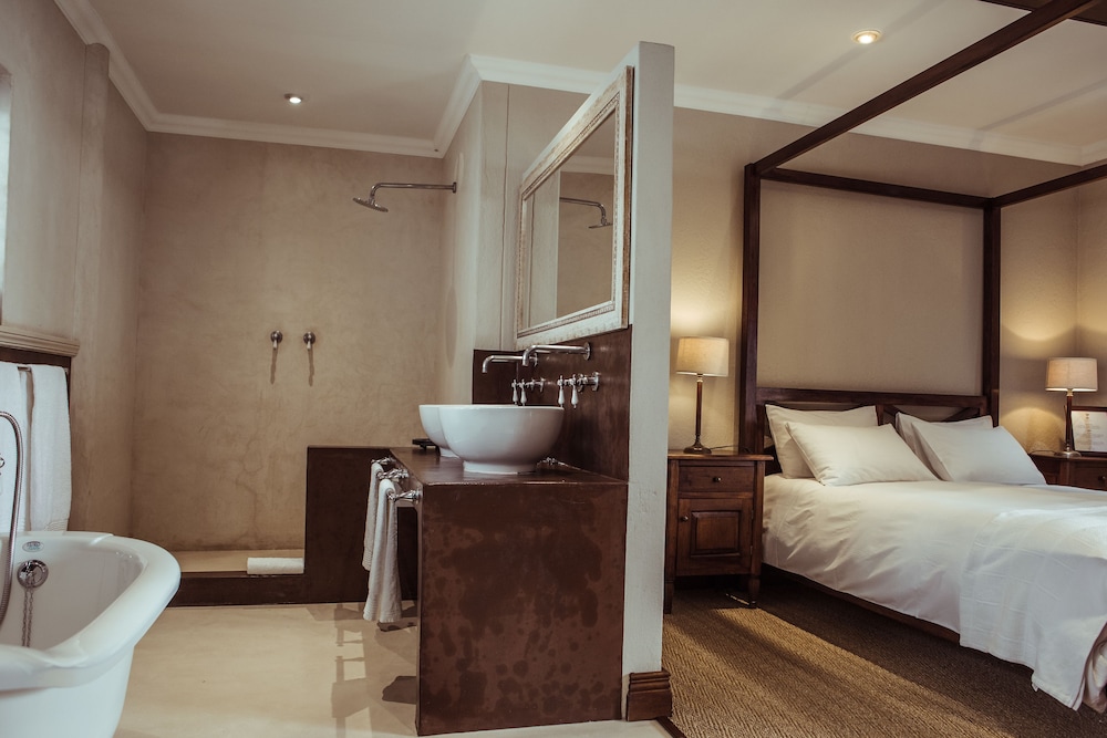 the iris boutique hotel