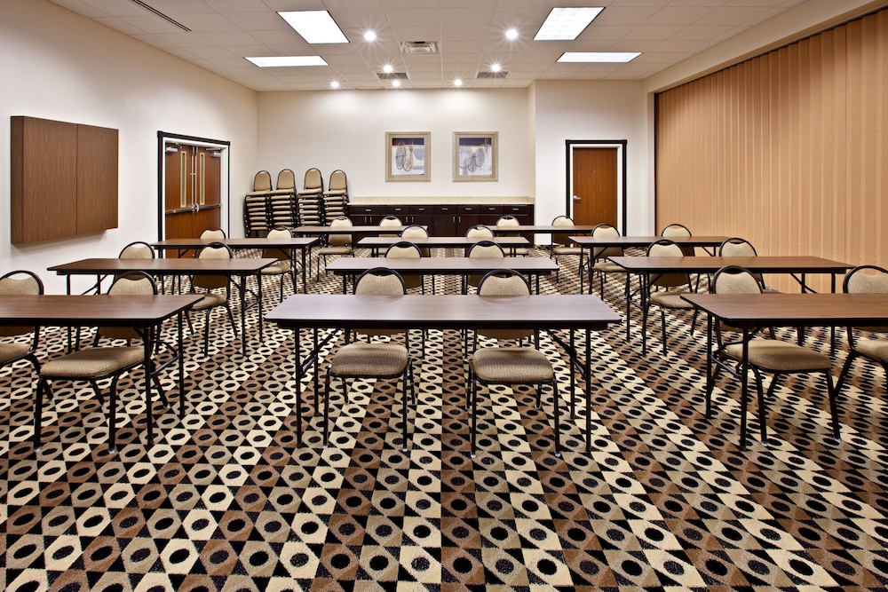 holiday inn louisville airport south by ihg