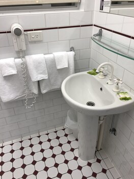 adelaide airport motel