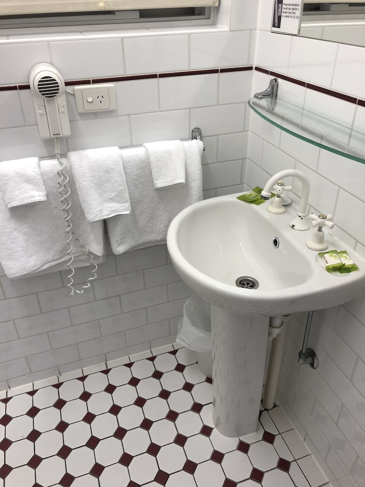 adelaide airport motel