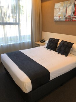 adelaide airport motel